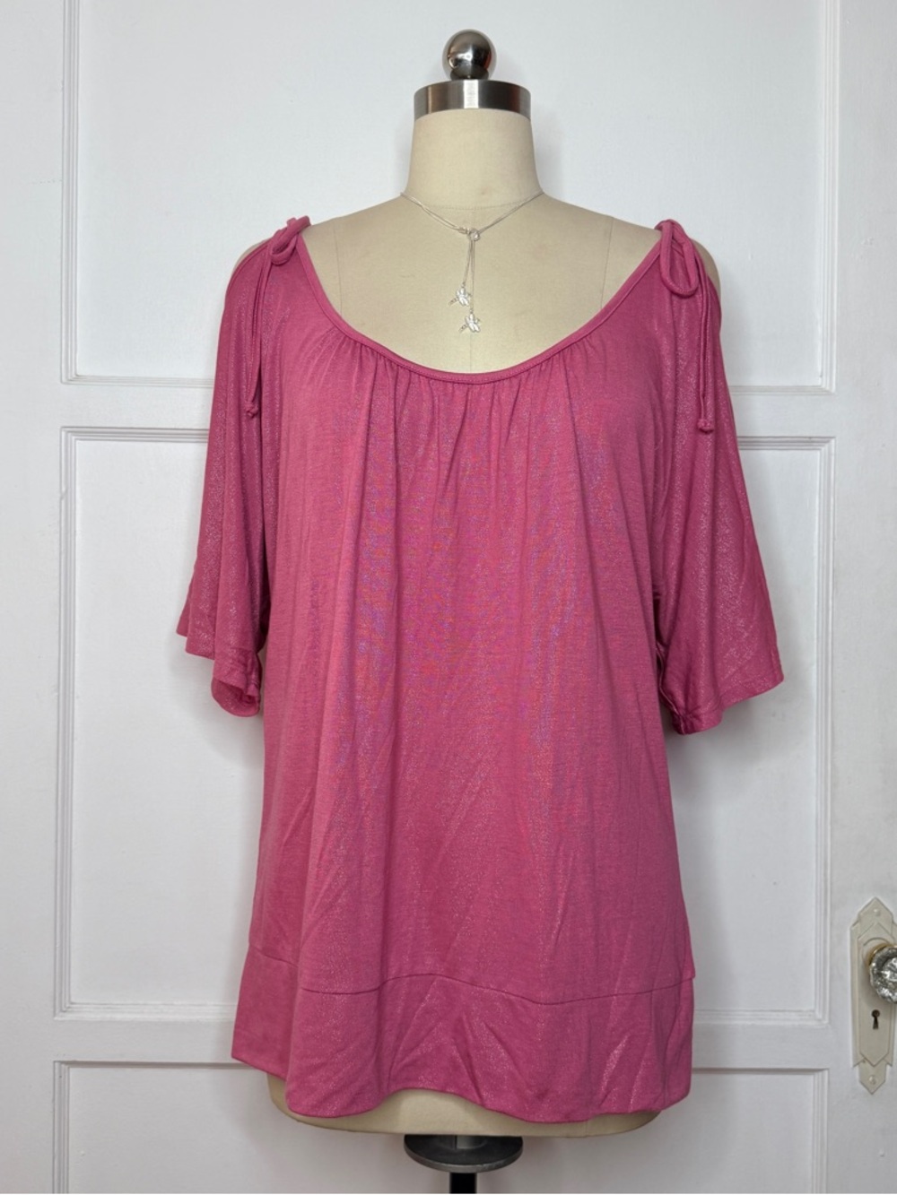 Xhilaration pink shoulder cut out top